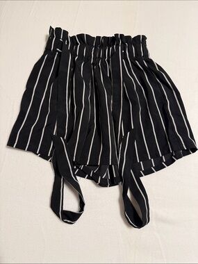 SHEIN Black & White Vertical-Stripe High Waist Paperbag Shorts-s11